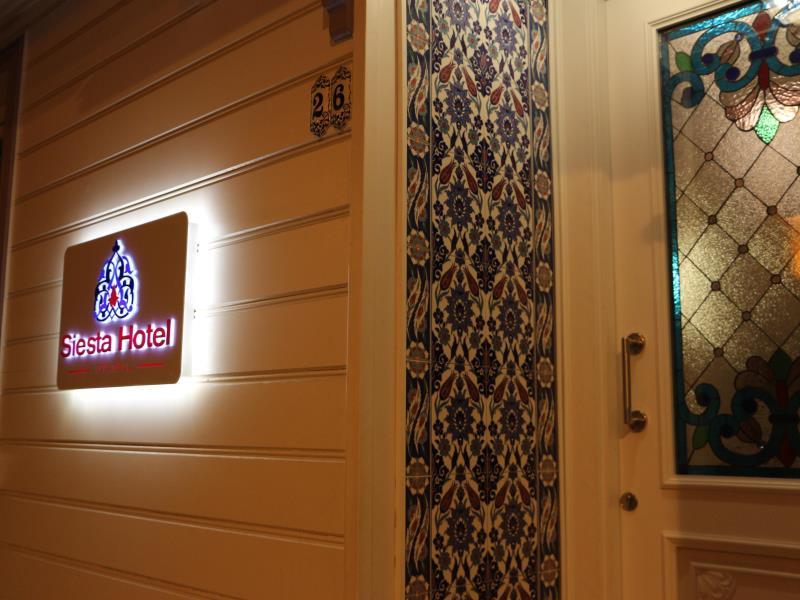 Siesta Hotel 10/20