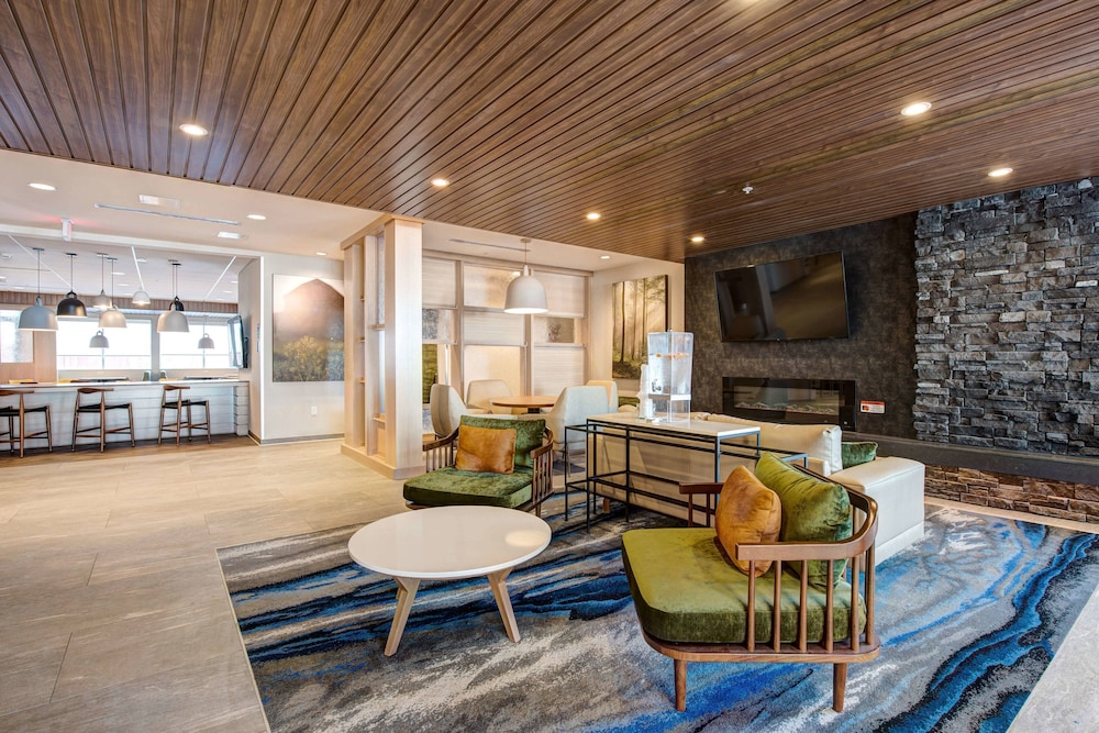 Fairfield Inn & Suites by Marriott Minneapolis North 25/36