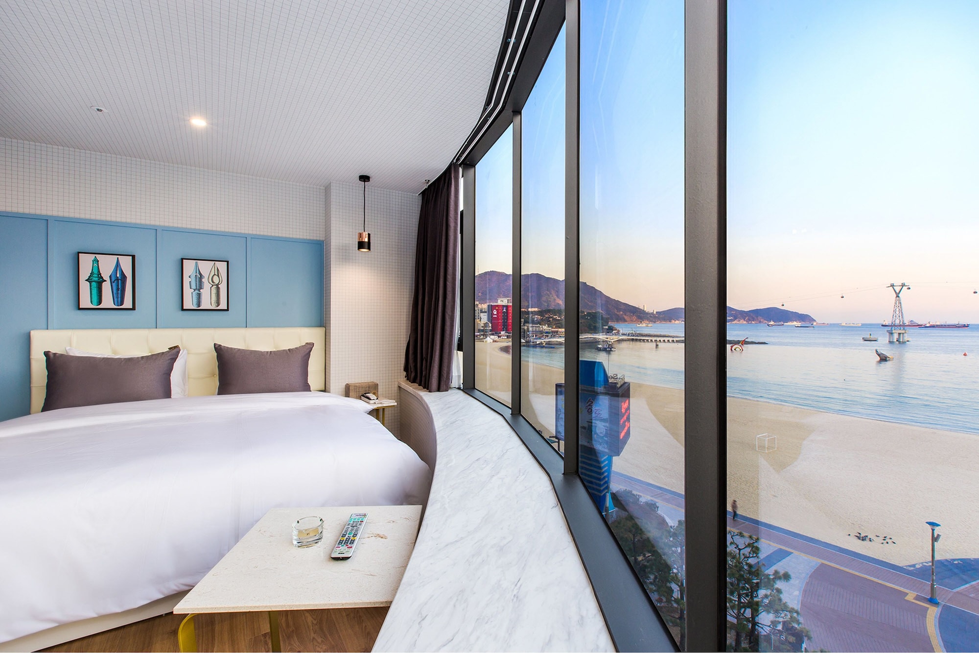Panoramic, Queen Bed, Beach Front، Brown-Dot Songdo 5/6