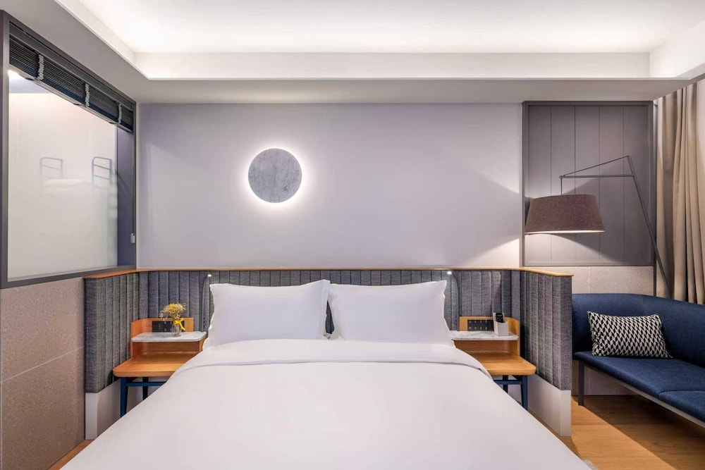 Executive, King Bed