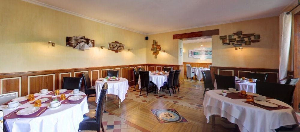 HOTEL LA ROSERAIE 32/50