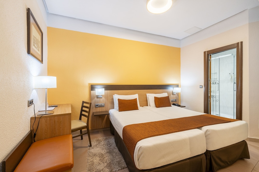 Hostal Ballesta 30/69
