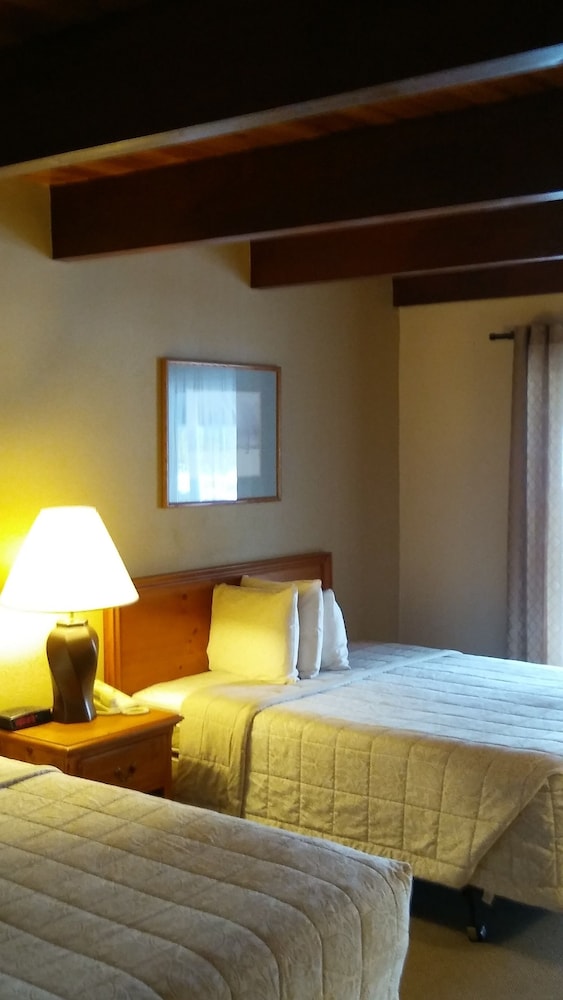 Lodge at Leathem Smith 10/61