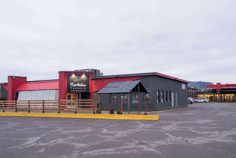 Ramada by Wyndham Thunder Bay Airlane Hotel 40/50