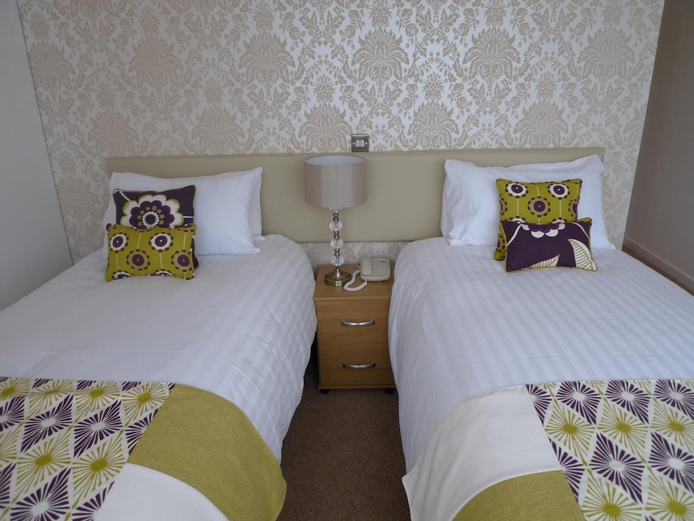 Ashburnham Hotel 17/50