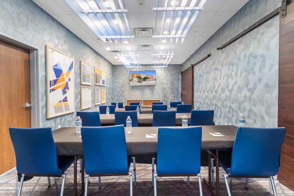 Holiday Inn Express Suites Houston Nw Cypress Grand Pky 52/63
