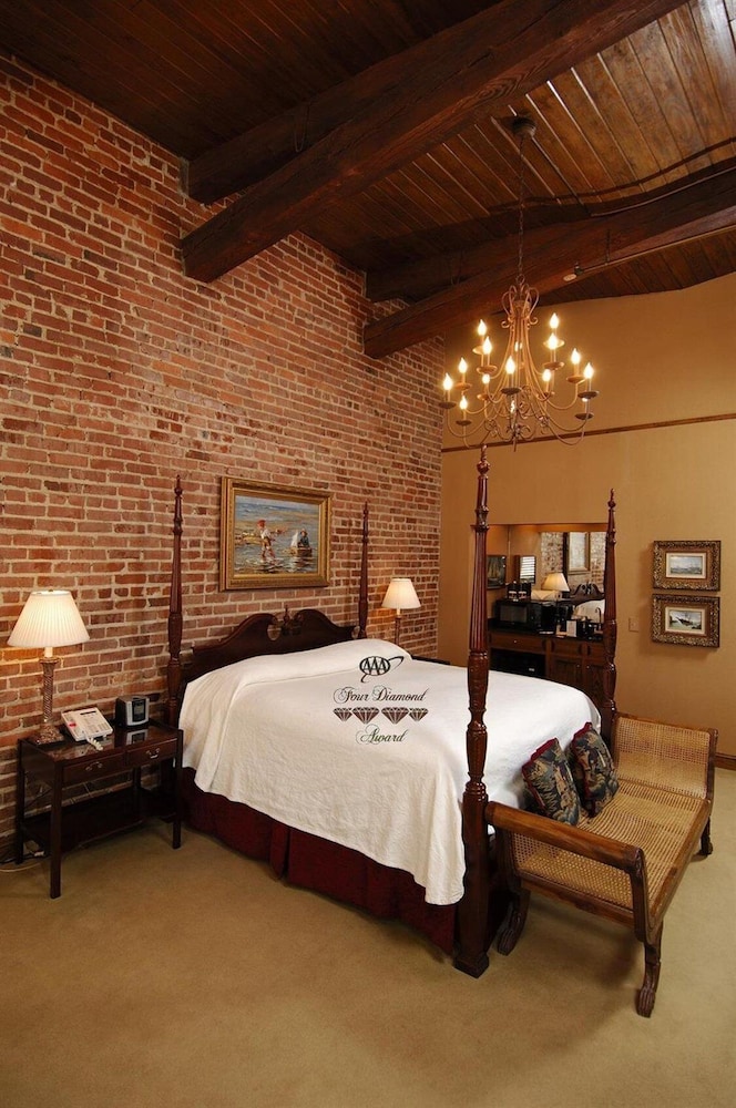 Ansonborough Inn 39/72