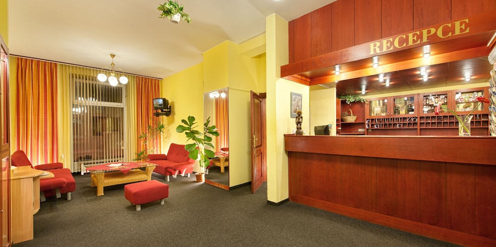 Henrietta Hotel 4/41