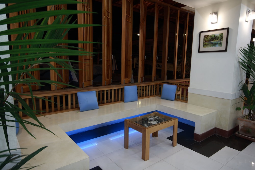 First Residence Hotel 37/48