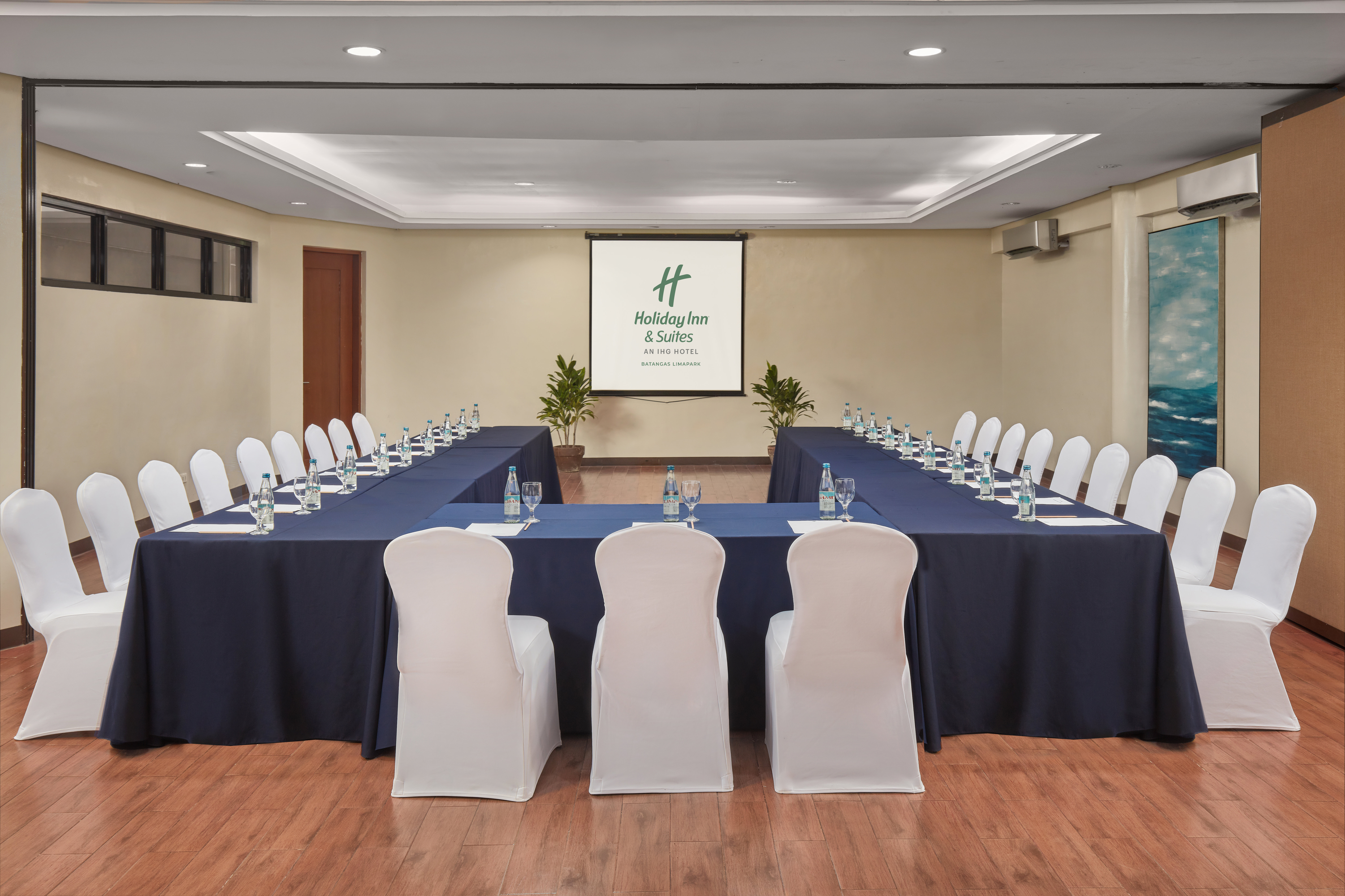 Holiday Inn & Suites Batangas Limapark 40/50