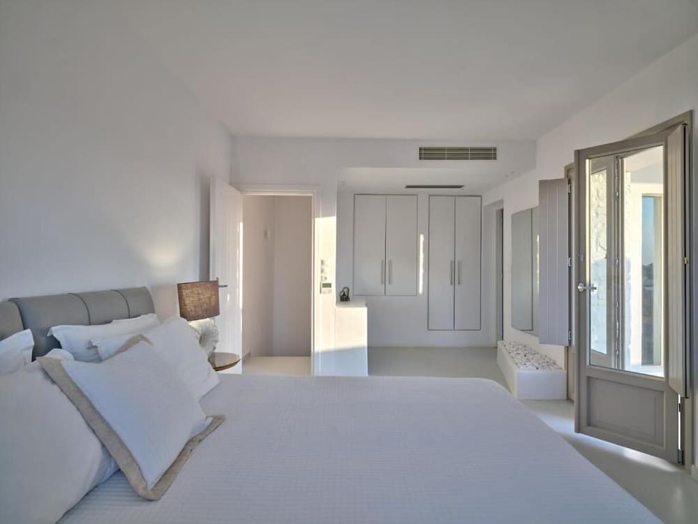 GRAND, AMBASSADOR, 5 BEDROOMS, VILLA