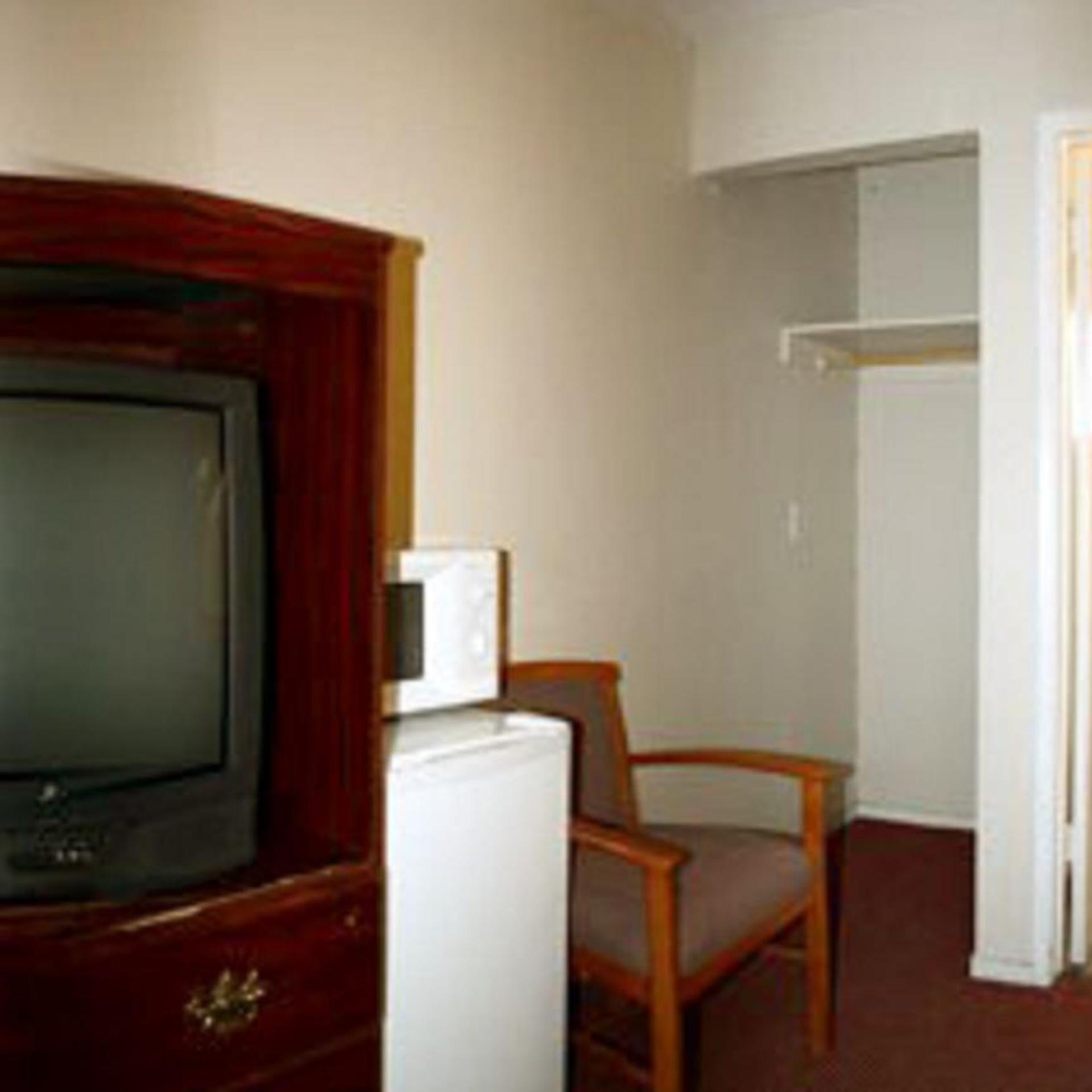 Sunset Inn and Suites 19/24