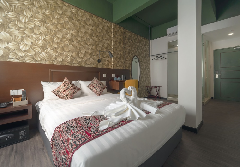 DELUXE, DOUBLE BED