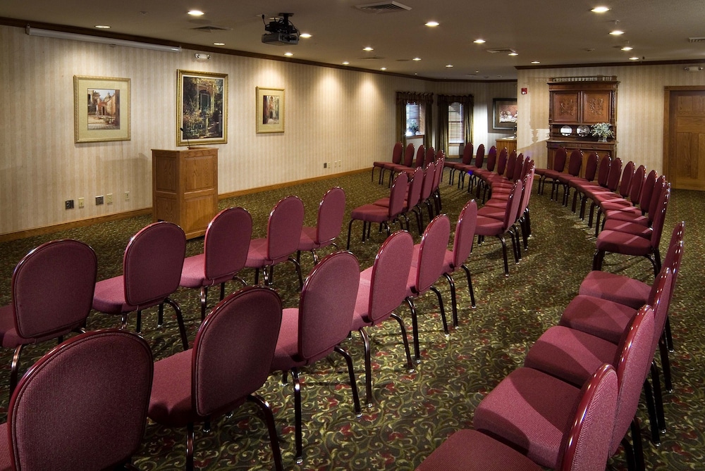 Carlisle Inn Sugarcreek 51/58