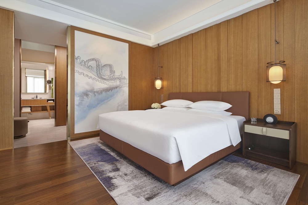 Suite, King Bed