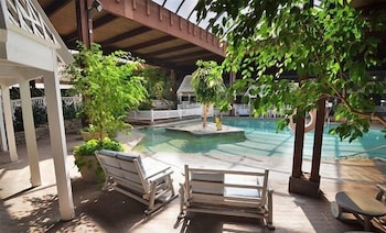 Sturbridge Host Hotel 12/71