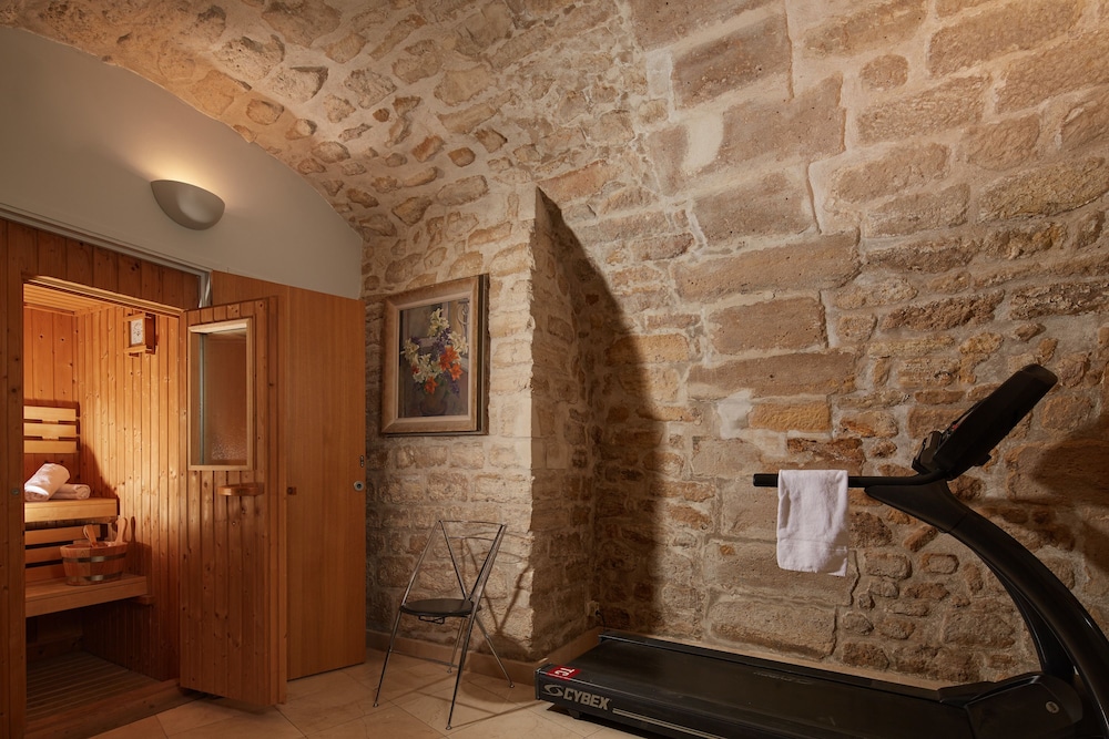 Hotel de Notre Dame Maitre Albert 29/65
