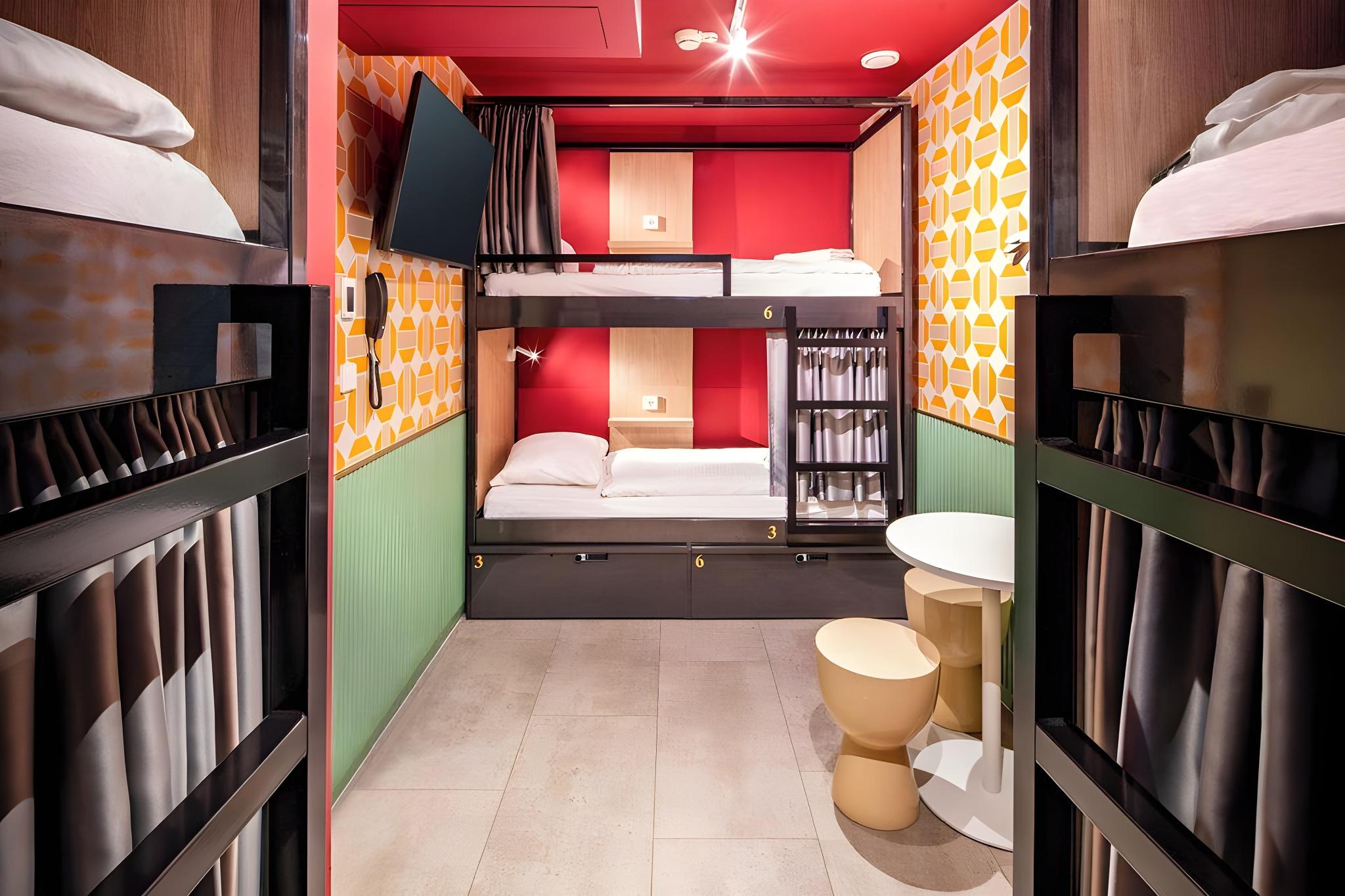 Mixed Dorm, 6 People, Shared Bathroom