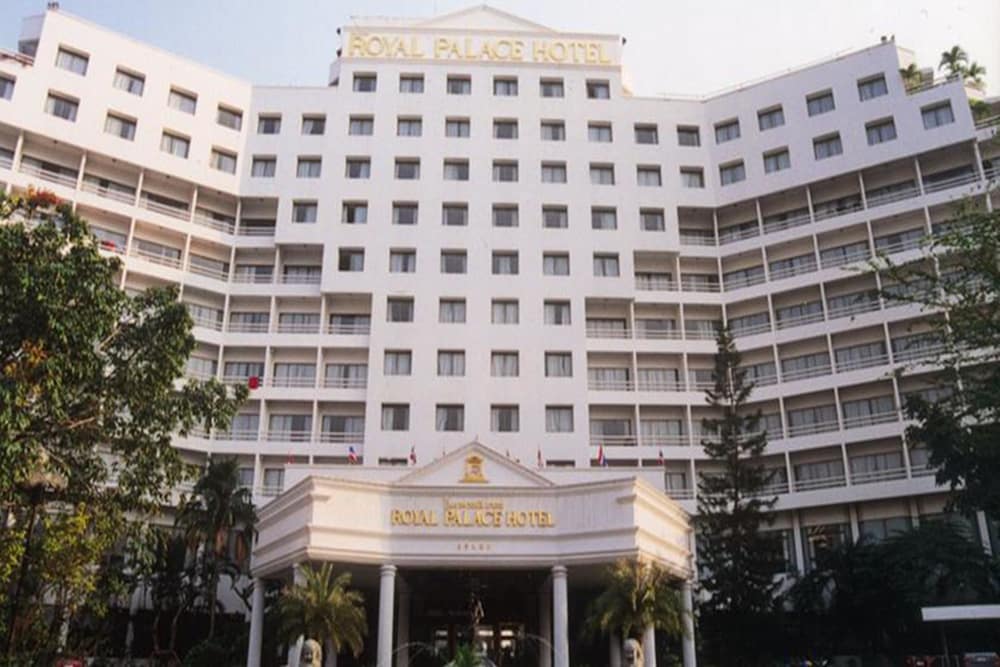 Royal Palace Hotel 4/66