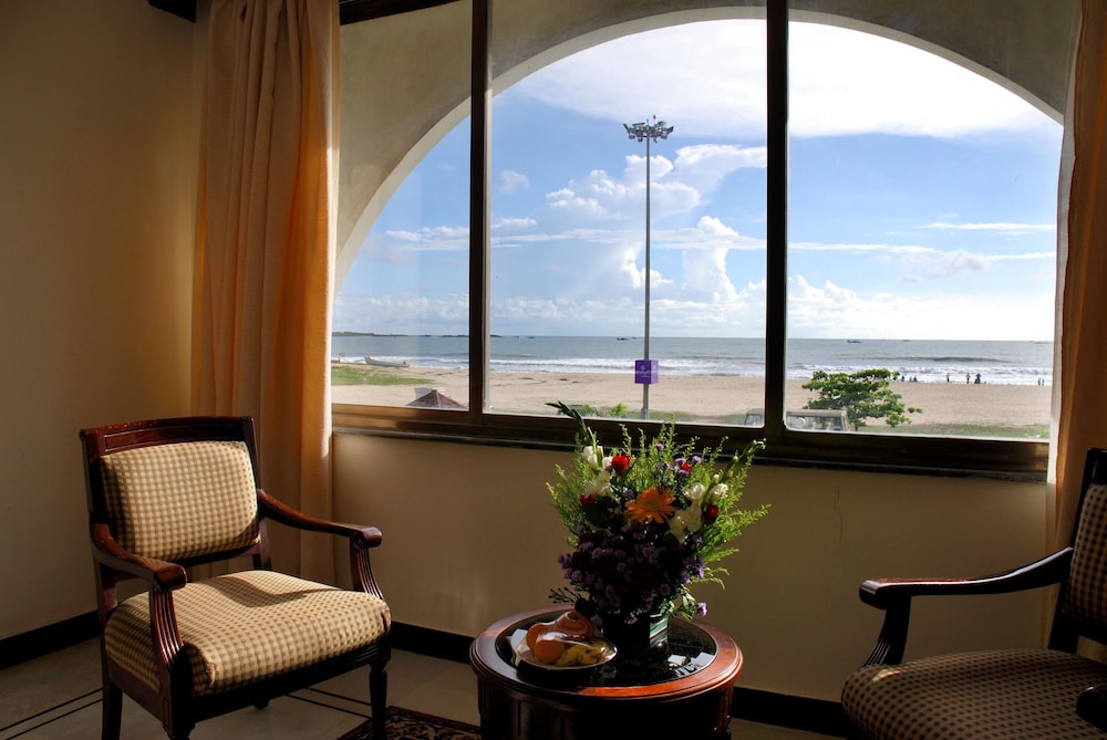The Paradise Isle Beach Resort 7/23