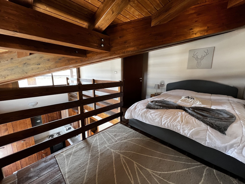 2 Bedrooms, Apartment, 1 Queen and 1 Bunk Bed, Mountain View, Two Story, Sofa, Balcony, Large