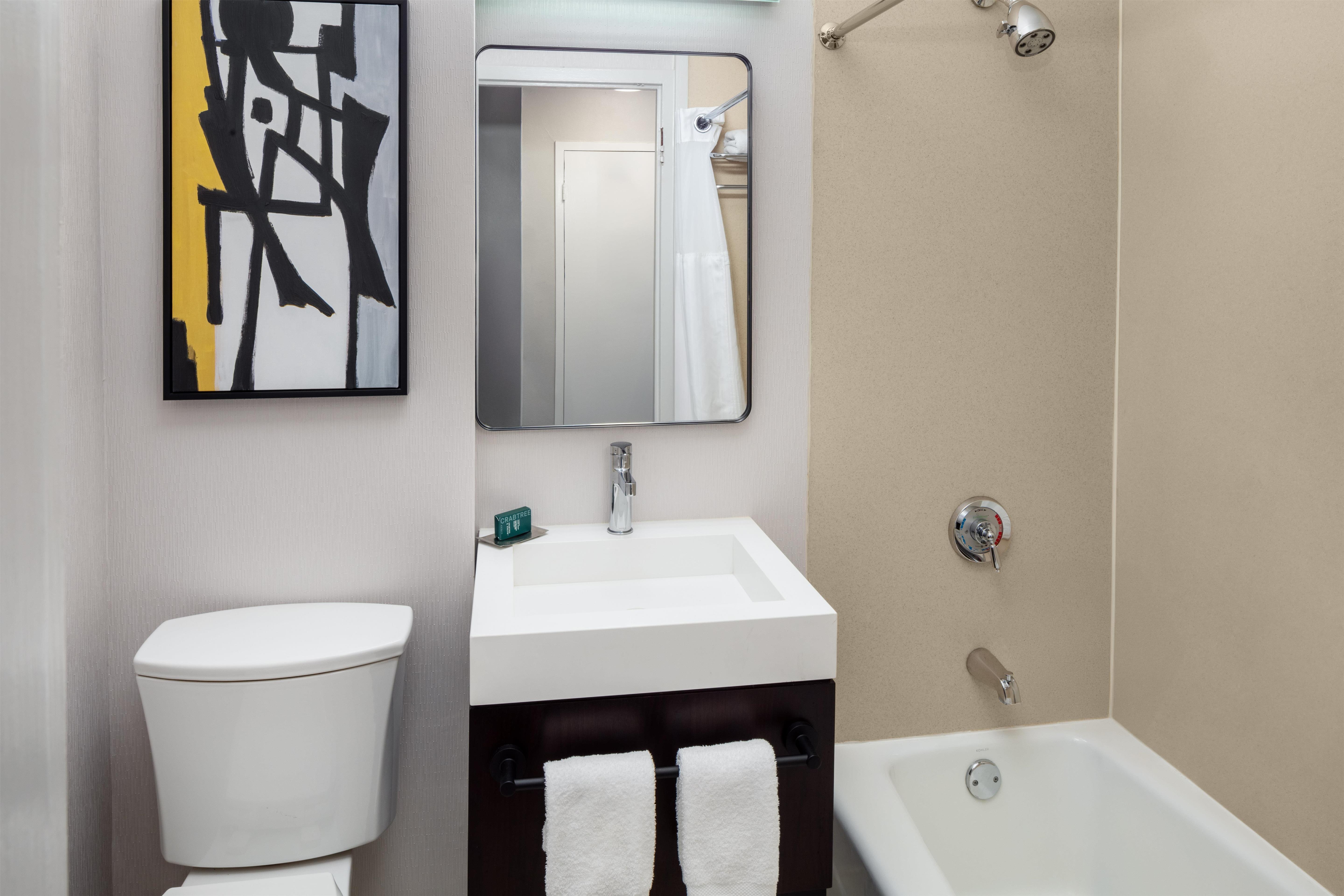 Skyline, 2 Rooms, Suite, King Bed, City View, Corner