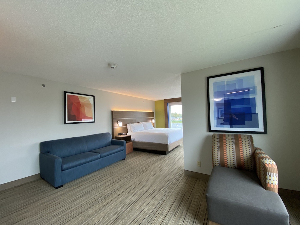 Holiday Inn Express Suites Somerset Central 54/76