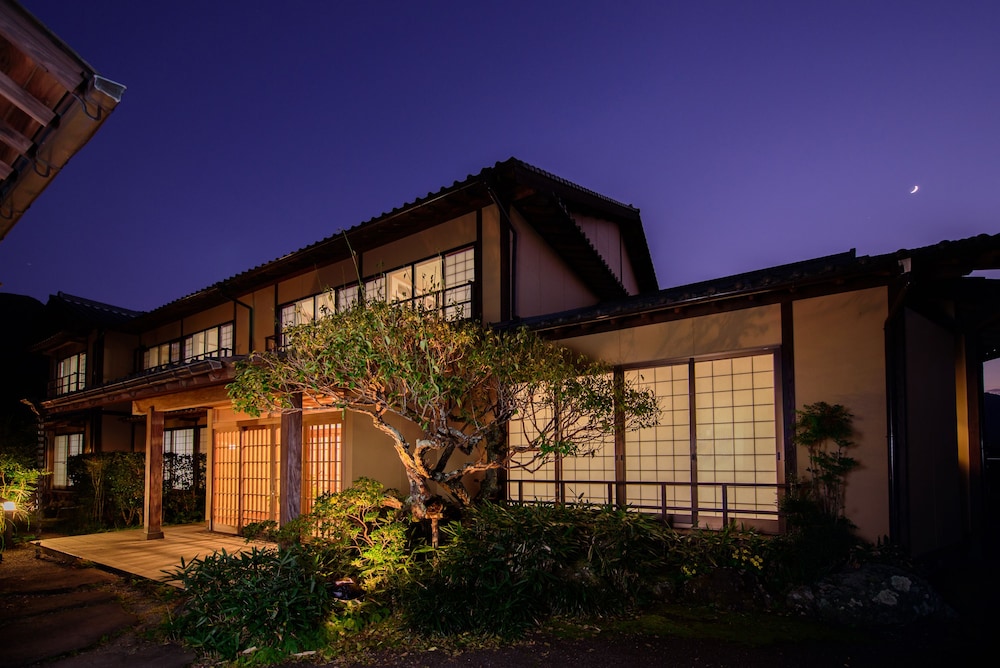 Yufuin Onsen Wafu Ryokan Tsuenosho 1/29