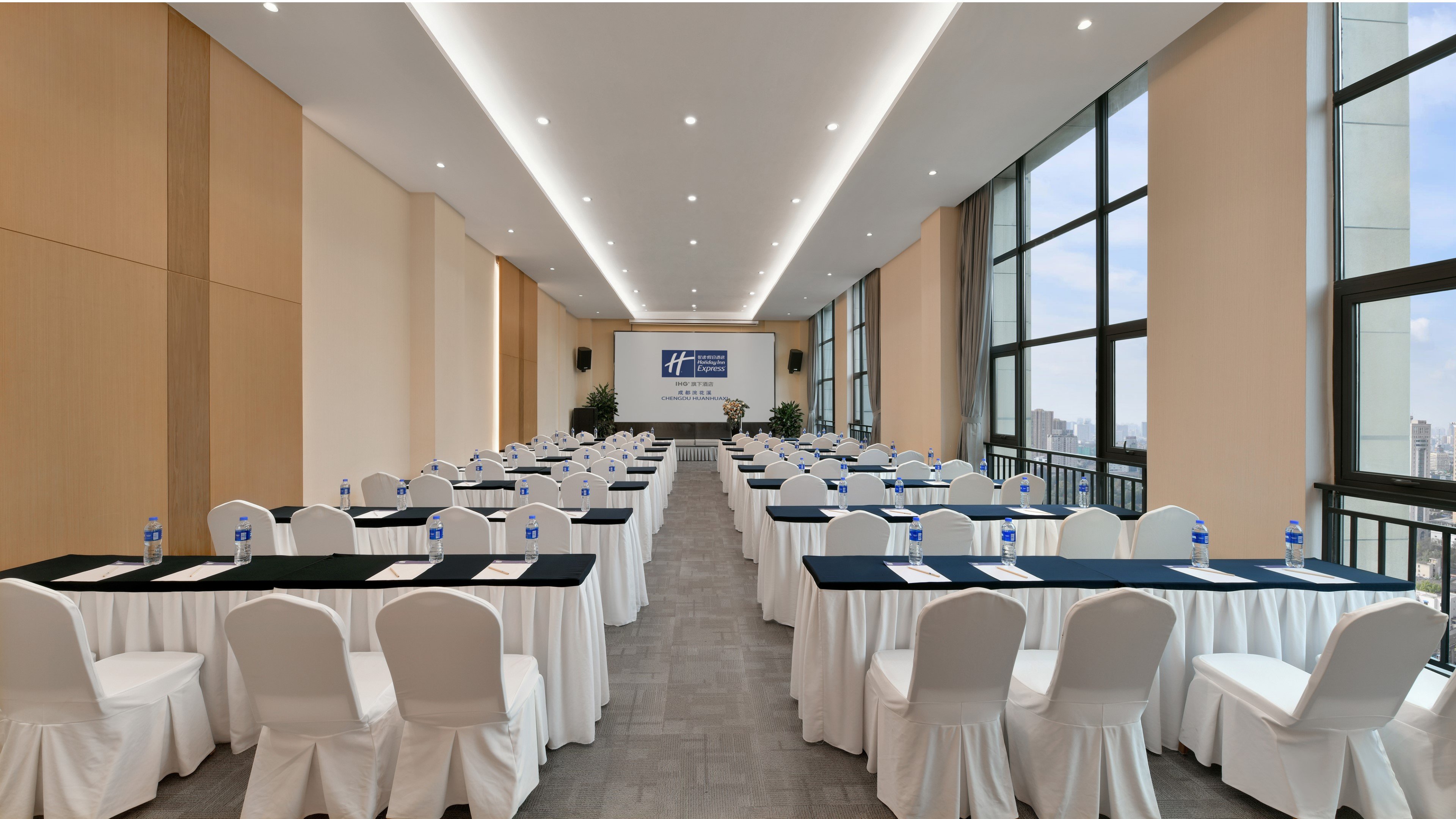 Holiday Inn Express Chengdu Huanhuaxi 59/67