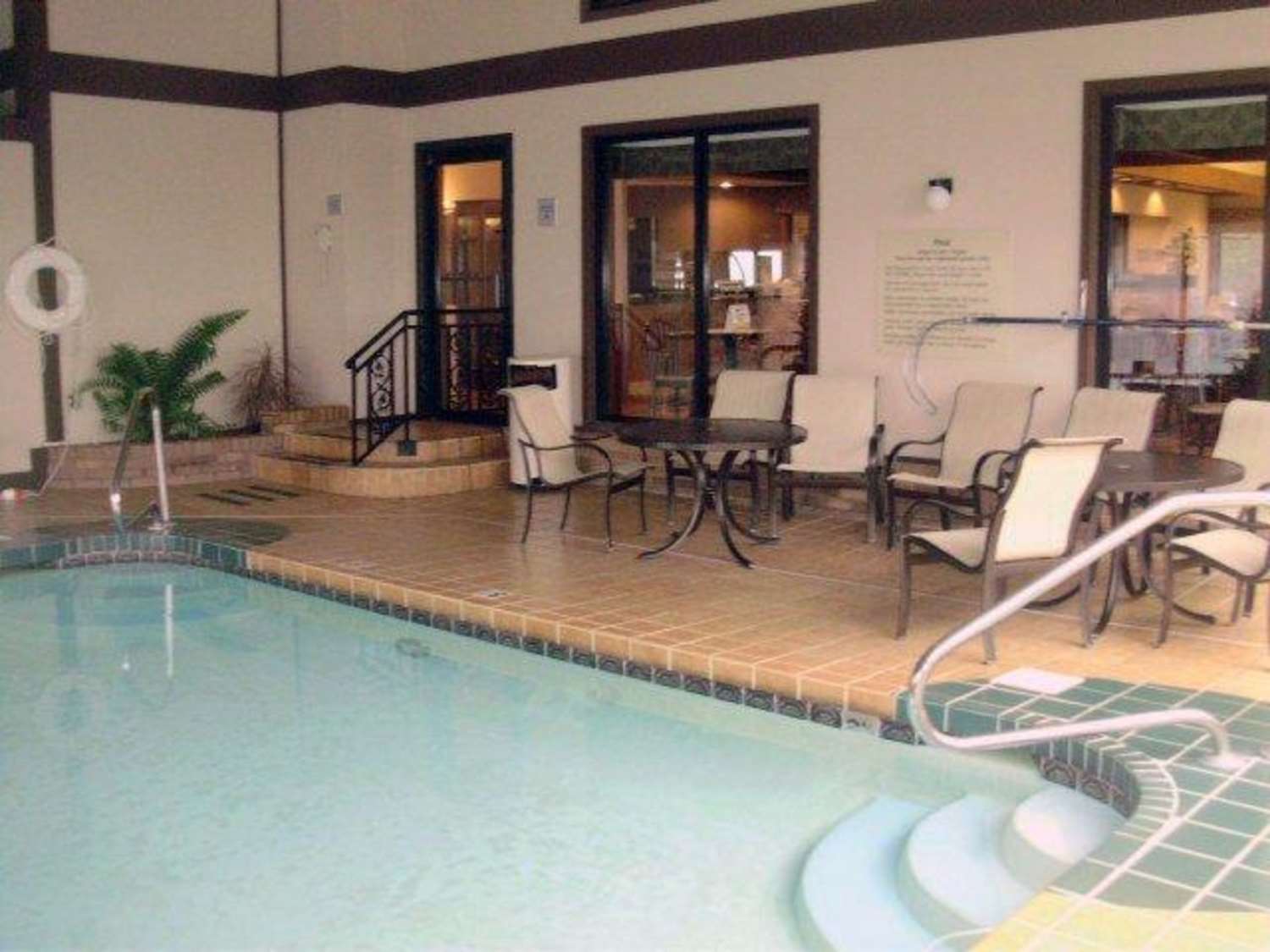 Quality Inn & Suites Searcy I-57 8/20