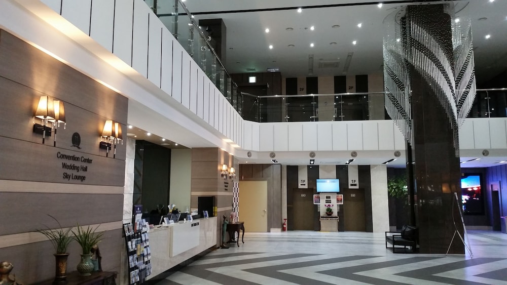 Hyunjin Tourist Hotel 9/72