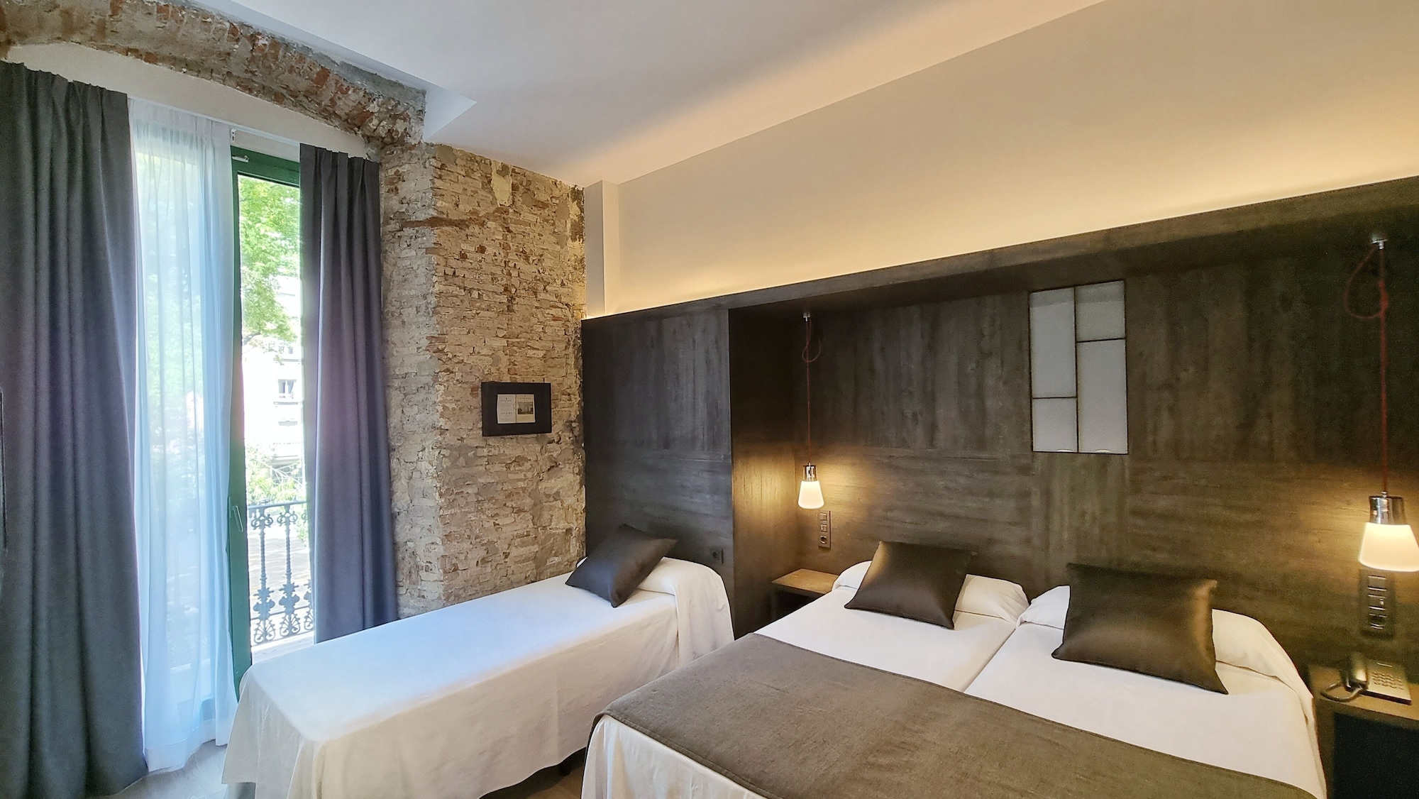 Interior Comfort Triple Room, Sant Agusti Hotel 5/5