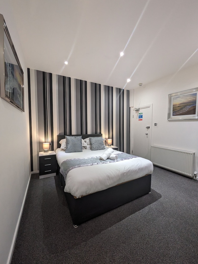 Hotel 33 16/50