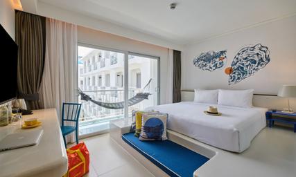 Deluxe, Double or Twin Bed, Pool View