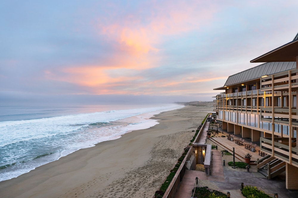Monterey Beach Hotel, a Tribute Portfolio Hotel 33/83