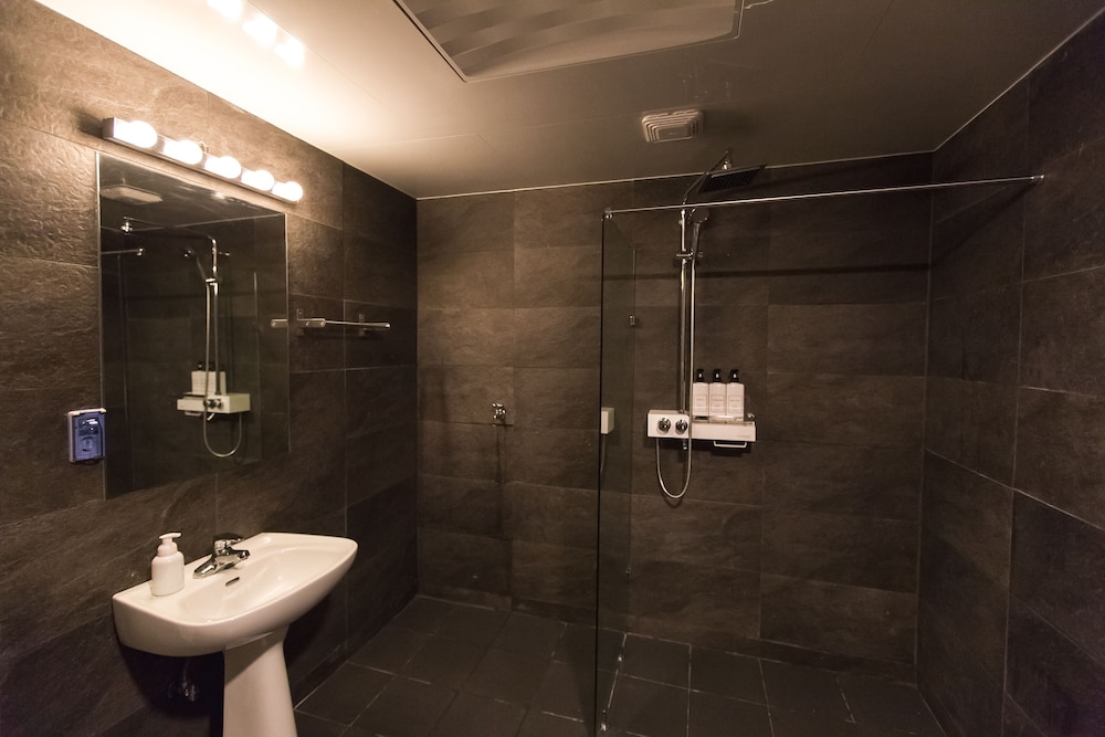 Canvas Hostel 50/54