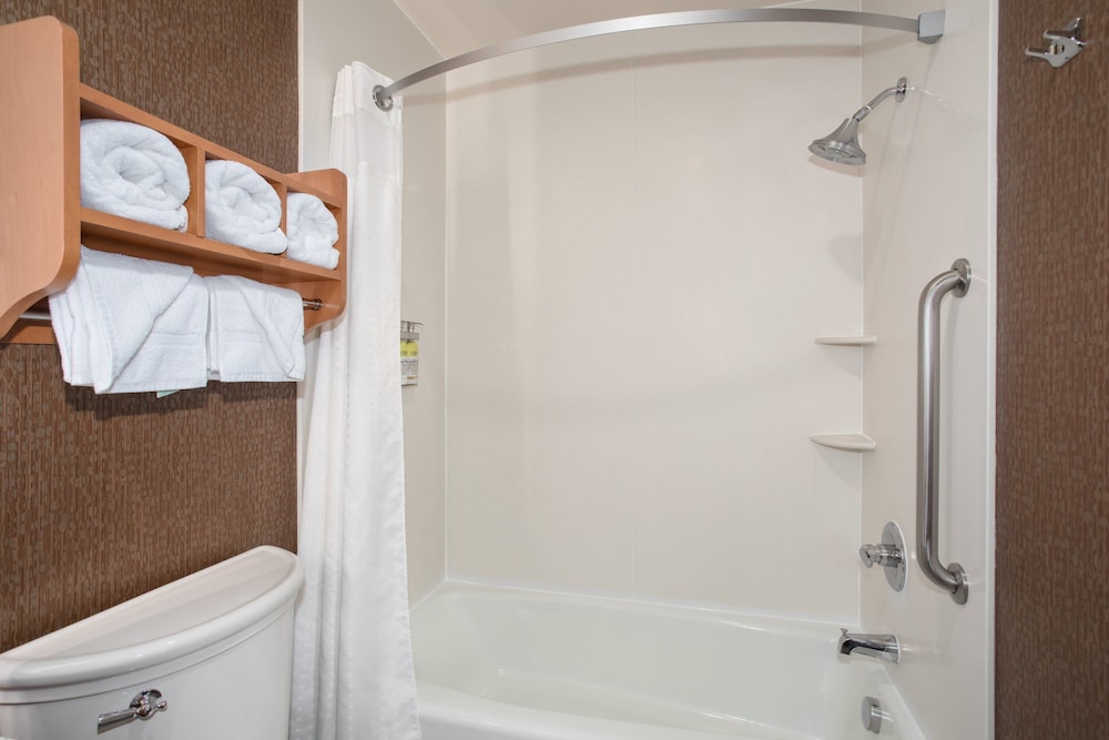 Holiday Inn Express Monterey Cannery Row 22/66