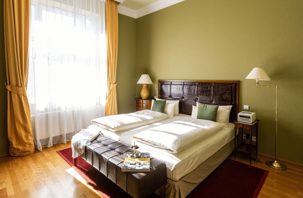 Louisas Place Hotel 63/108