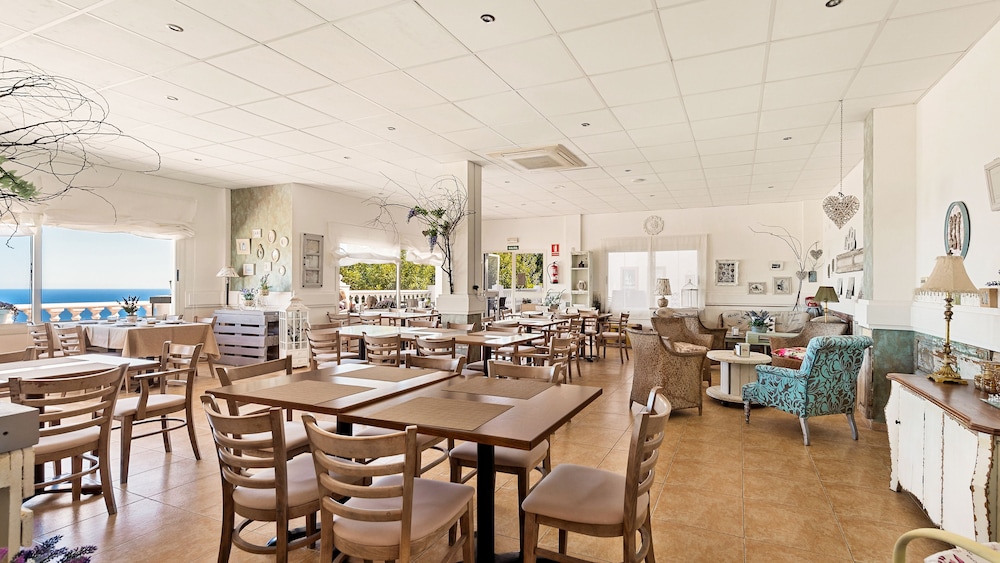 Macdonald La Ermita Resort 65/74