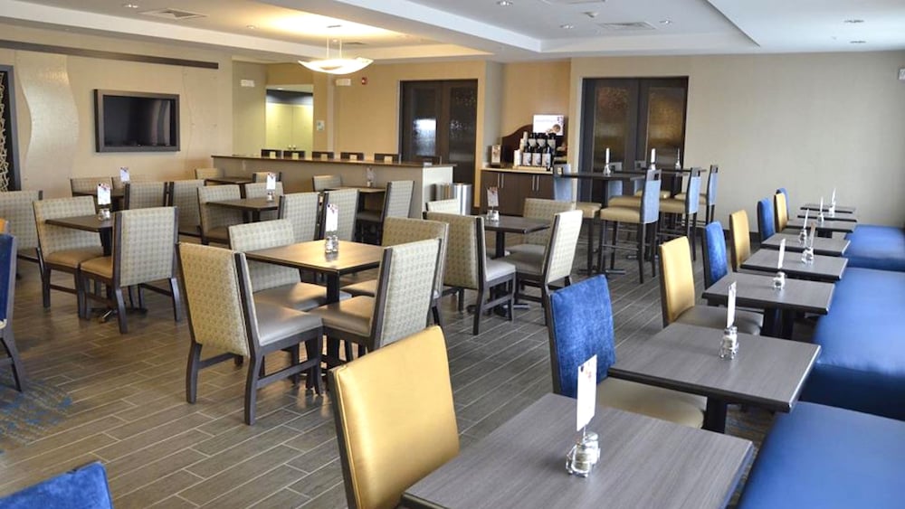 Holiday Inn Express Hotel Amp Suites Goldsboro Base Area 30/41