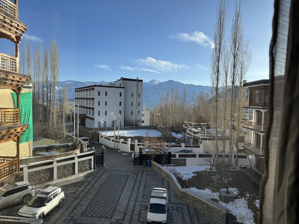 The Gawaling Ladakh 27/33