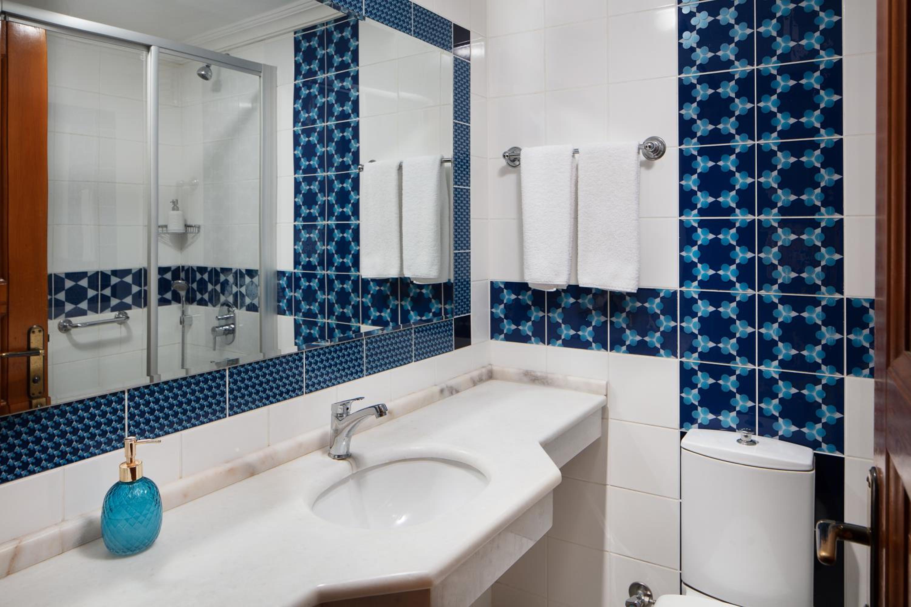 غرفة ثلاثية بسرير كوين وسرير فردي، Hotel Sari Konak 4/4