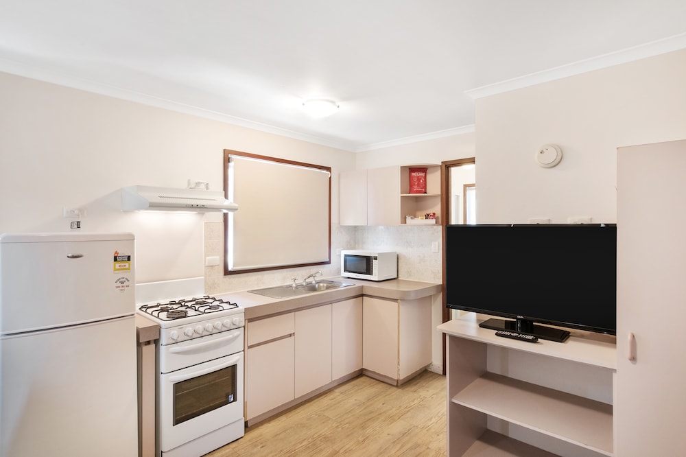 DISCOVERY PARKS - COOGEE BEACH 32/34