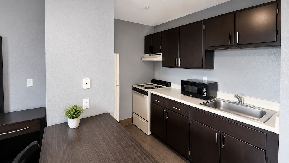 Welcome Suites Hazelwood Extended Stay Hotel 7/59
