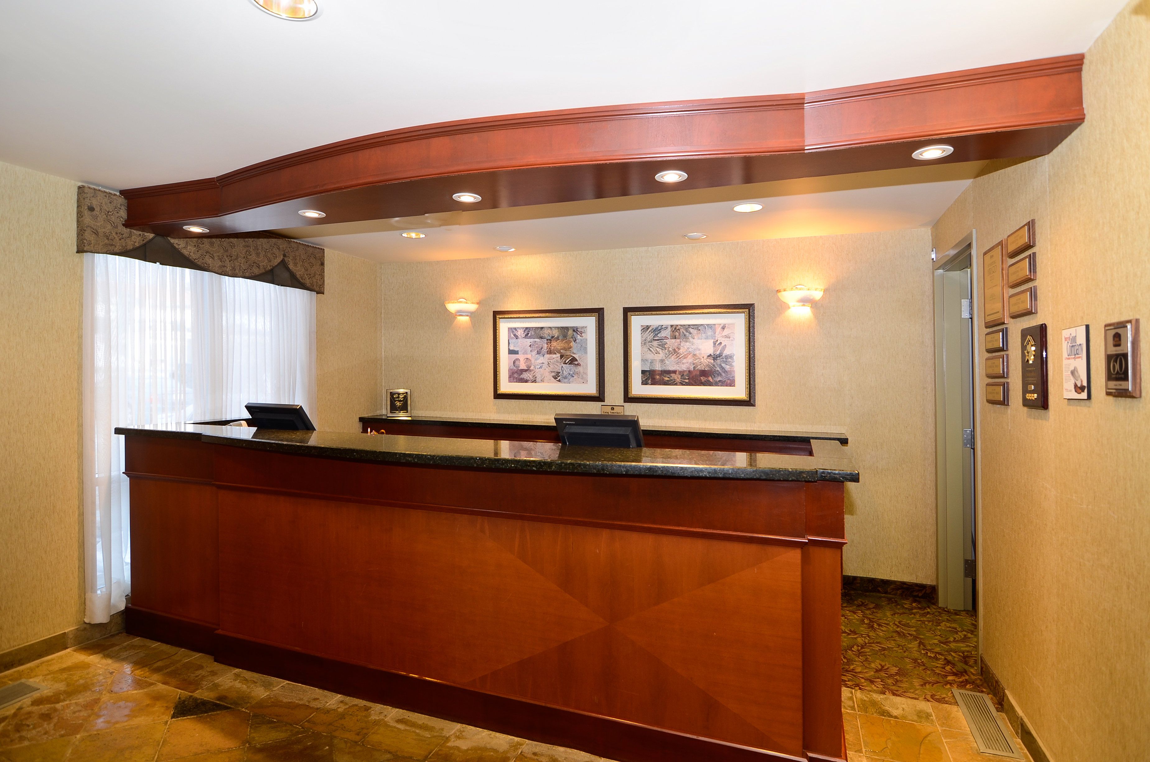 Best Western Plus Calgary Centre Inn 2/50