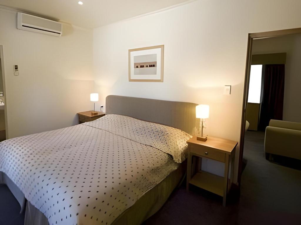 UPGRADE, SUITE, QUEEN AND TWIN BEDS