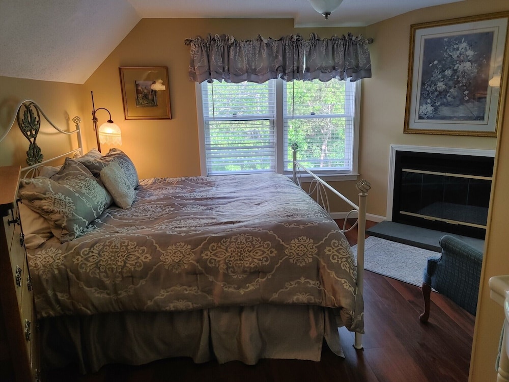 Inn at Ellis River 17/50