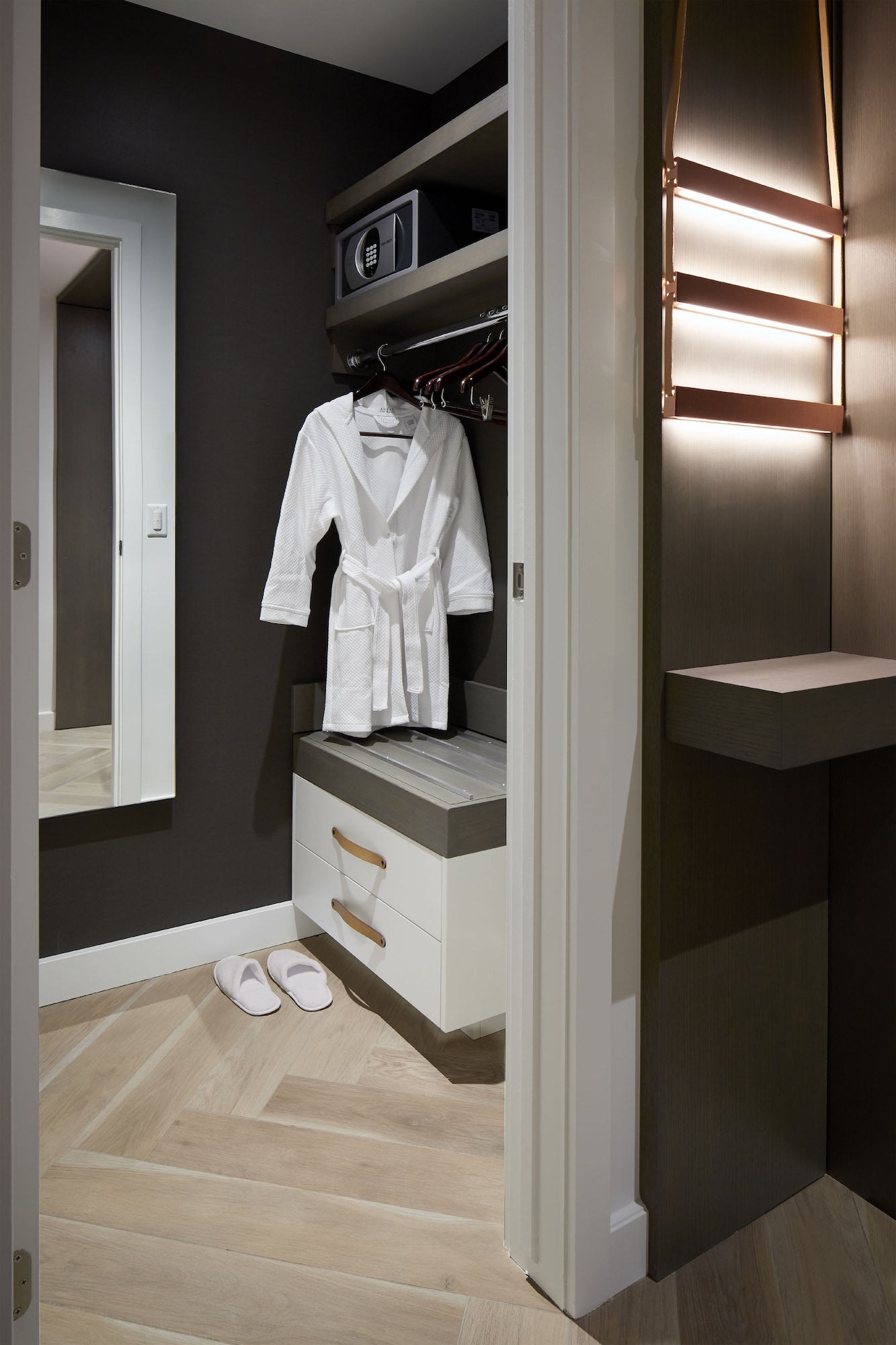 Deluxe, King Bed, Andaz Ottawa Byward Market A Concept By Hyatt 5/5