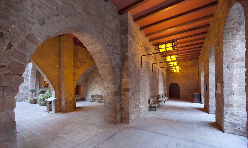 Parador De Cardona 8/32