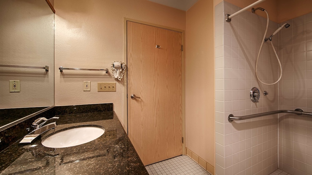 Best Western Alderwood 11/48